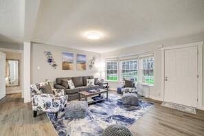 Living Room | Sleeper Sofa | Smart TV