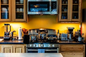 The fully equipped kitchen offers everything you need to cook a delicious meal, with provided coffee and tea to start your morning right. We mean it when we say you'll have everything you need, whether its a chicken dinner or a batch of frozen margaritas you'll be equipped to tackle any culinary adventure during your stay.