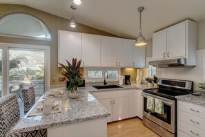 Popaa Palms kitchen with second story lanai