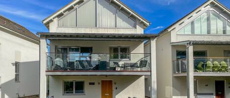Exterior View, Muntjac Lodge, Bolthole Retreats