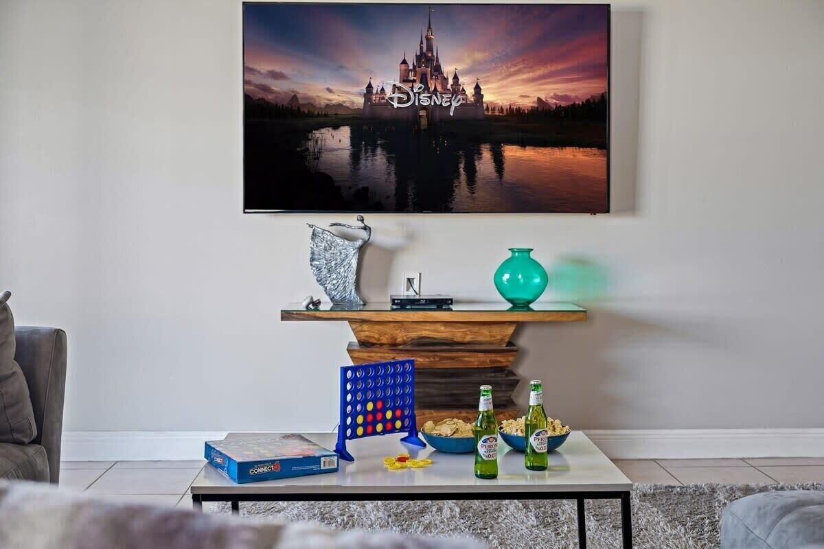 Game Room + Private Pool + Cinema + 6MI to Disney