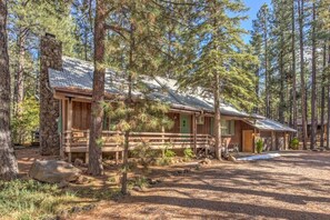 Tranquil retreat to get away from it all. Surrounded by trees and mother nature, gorgeous lake just a stones throw away.