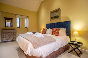 Harnser Barn, Tittleshall: Master bedroom with 6' super-king size zip and link bed