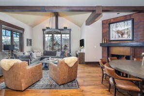 2.3-mountain-village-elkstone-retreat-living-areas