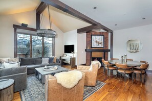2.1-mountain-village-elkstone-retreat-living-areas2