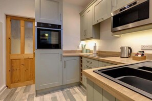 Fully fitted integrated kitchen