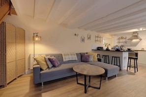 Sofa that converts into a sofa bed