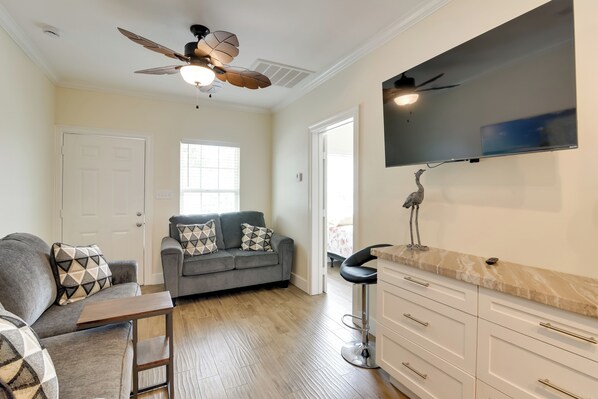 Galveston Vacation Rental | 3BR | 2BA | 800 Sq Ft | 5 Steps Required to Access