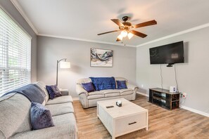 Interior | Open Floor Plan | Free WiFi
