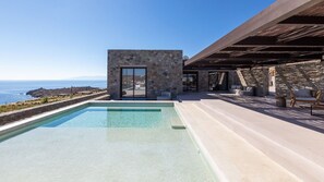 Building Exterior, Main Entrance, Pool, Spring, Summer