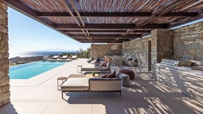 Building Exterior, Main Entrance, Pool, Spring, Summer