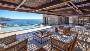 Building Exterior, Main Entrance, Pool, Spring, Summer