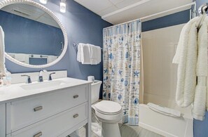 Atlantic Towers 409-large-017-062-Bathroom-1500x986-72dpi