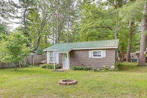 Exterior | Driveway (2 Vehicles) | Trailer Parking Allowed