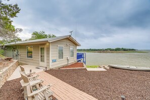 Exterior | Direct Lake Access | Kayaks