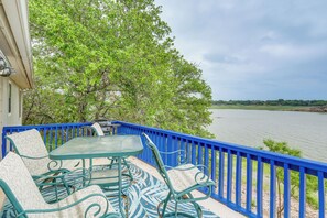 Deck | Lakefront | Outdoor Dining Set | Gas Grill | Fire Pit