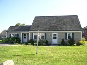 24 Davisville Lane - Front Exterior 