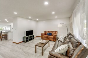 Living Room | Smart TV | Central A/C + Heating