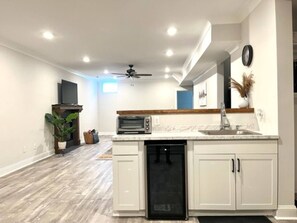 Kitchenette, Wine Fridge, Convection Oven, Sink
