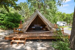 Secluded deck area to relax