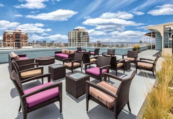 Wyndham (WorldMark) Inn at the Park_1_rooftop-lounge.jpg