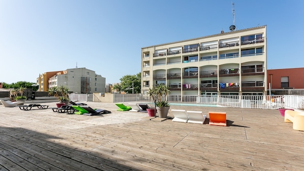 Enjoy lounging on the shared terrace.