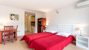Sink into the 2 Single beds after a great day.