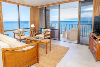 New! Designer Remodel-180⁰ Ocean Views, Beachfront Oasis, "Whales Watch"