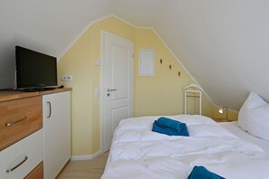 Schlafzimmer mit Doppelbett