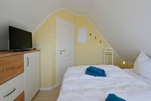 Schlafzimmer mit Doppelbett