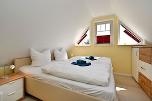 Schlafzimmer mit Doppelbett