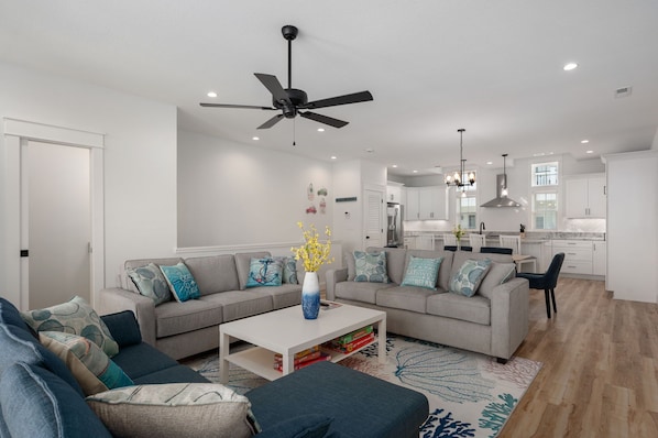OB102: Ocean Breeze 102 |  TL Living Area - Pull Out Sofa, Deck Access
