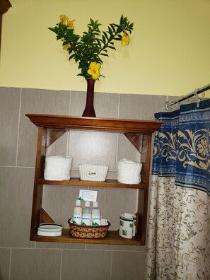 Bathroom amenities