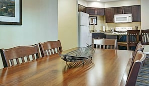 pinetop-two-bedroom-kitchen-2-664x386_enhanced