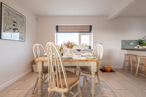 Deerwood, Congham:  Comfortable dining arrangement