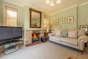Orchard Cottage, Wells-next-the-Sea: Charming sitting room