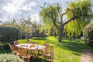 Orchard Cottage, Wells-next-the-Sea: Large rear garden