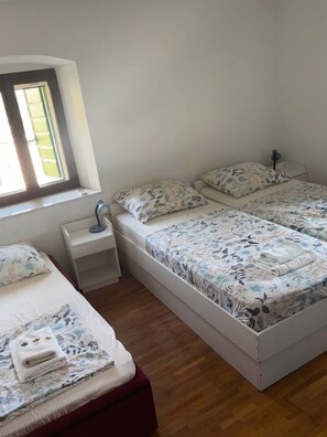 Schlafzimmer 1