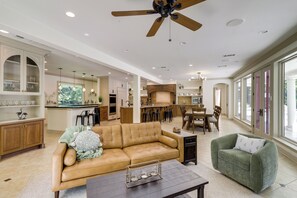 Living Area | Central Air Conditioning | 1st Floor