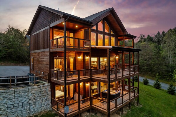 Unplug and reconnect with nature at Smoky Horizon.