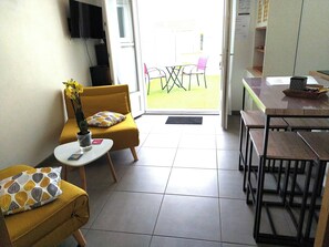 pièce de vie, vue sur terrasse
