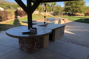 outdoor kitchen