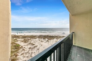 Pinnacle Port B3-408- Emerald Pearl balcony