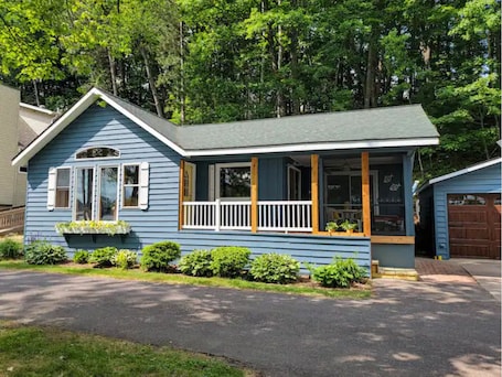 Welcome to Bay Breeze Bungalow!