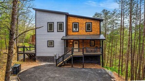 Mountain Bliss' exterior