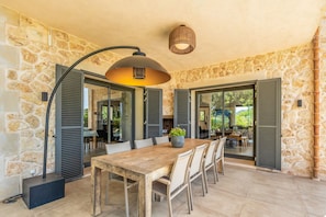 Outdoor dining