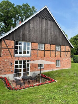 Ferienwohnungen Landhaus Am Esch, (Warendorf)-Terrasse Ferienwohnung unten