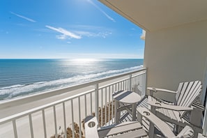 Balcony with Amazing Views of the Ocean
