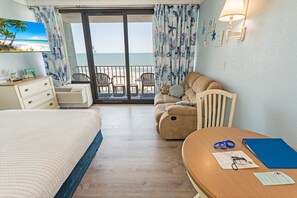 Bedroom with View of Ocean🌊☀️