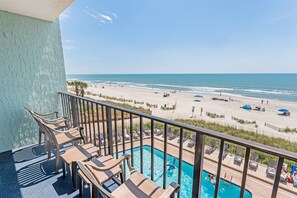 Ocean breeze & poolside dreams 🌊☀️